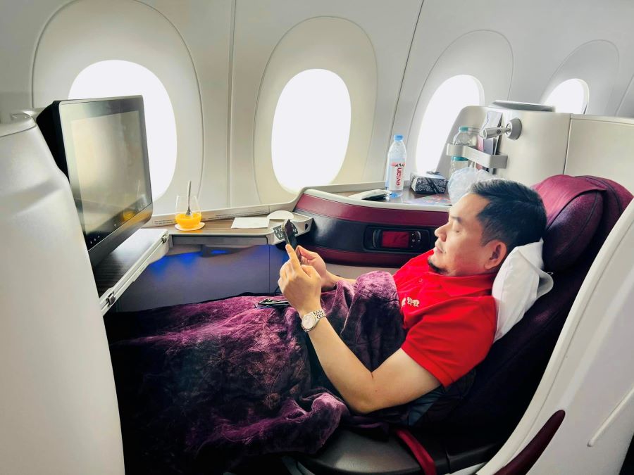 Phần ghế ngồi tại khoang thương gia của Qatar Airways rộng rãi, thoải mái