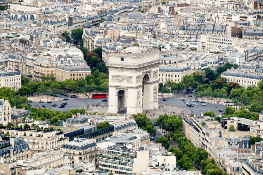 Khải Hoàn Môn được biết đến là một trong những di tích lịch sử nổi tiếng nhất Paris