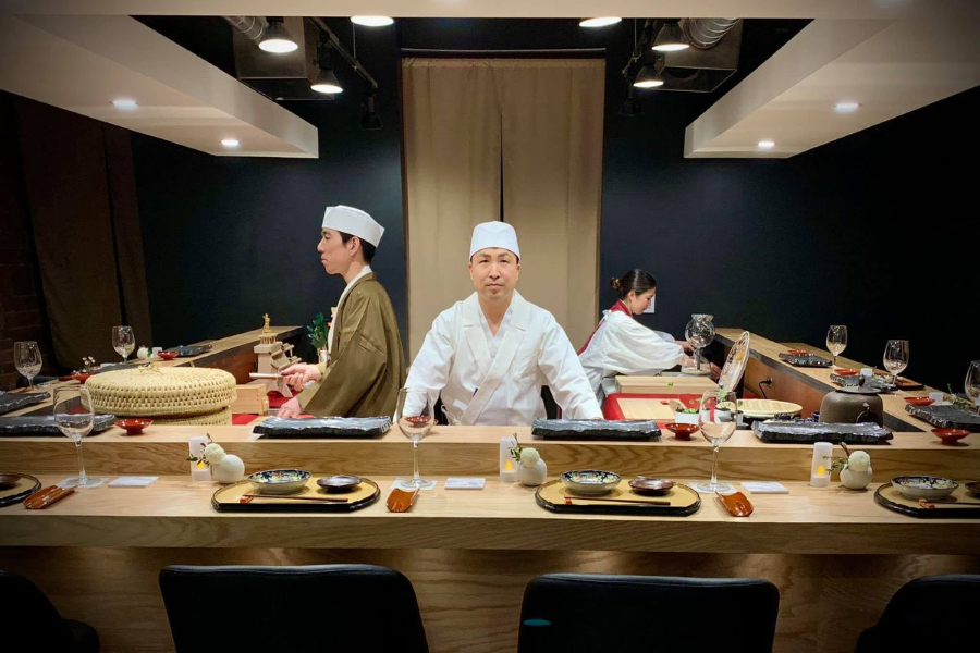 Đối với những ai thường xuyên băn khoăn không biết nên gọi món gì thì Omakase chính là câu trả lời hoàn hảo