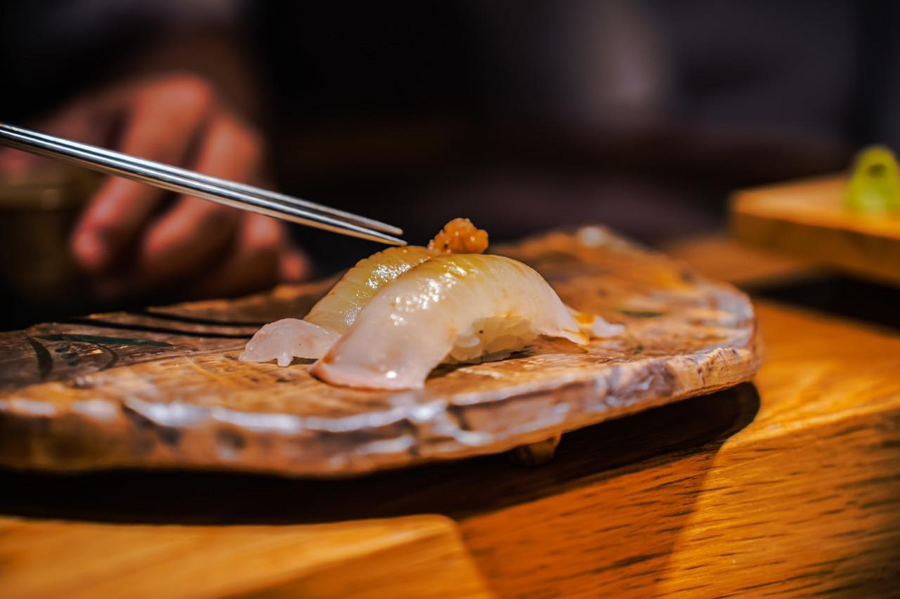 Mỗi món ăn đều là một tác phẩm nghệ thuật, không chỉ đẹp mắt mà còn vô cùng hấp dẫn vị giác