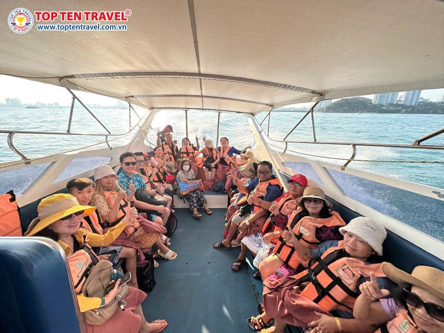 Đoàn khách Top Ten Travel tham quan du lịch Thái Lan