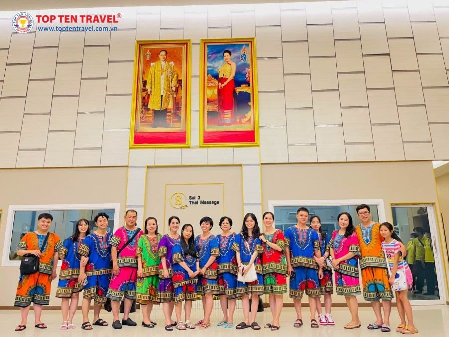Đoàn khách Top Ten Travel tham quan du lịch Thái Lan