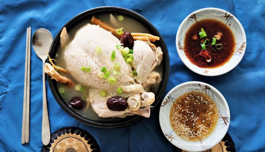 Gà tần sâm là một trong những đặc sản độc đáo nhất của nền ẩm thực Hàn Quốc