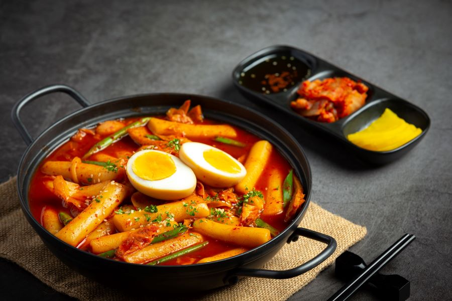 Tteokbokki- món ăn đường phố nổi tiếng và được ưa thích nhiều nhất