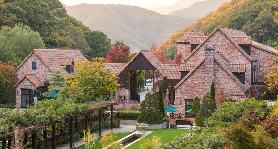 Jade Garden với màu sắc kiến trúc châu Âu “gây thương nhớ” cho du khách phương xa