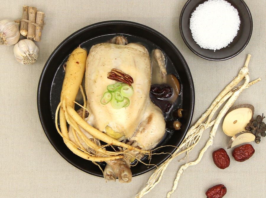 Samgyetang - Gà tần sâm là món ăn được rất nhiều người dân xứ Hàn yêu thích