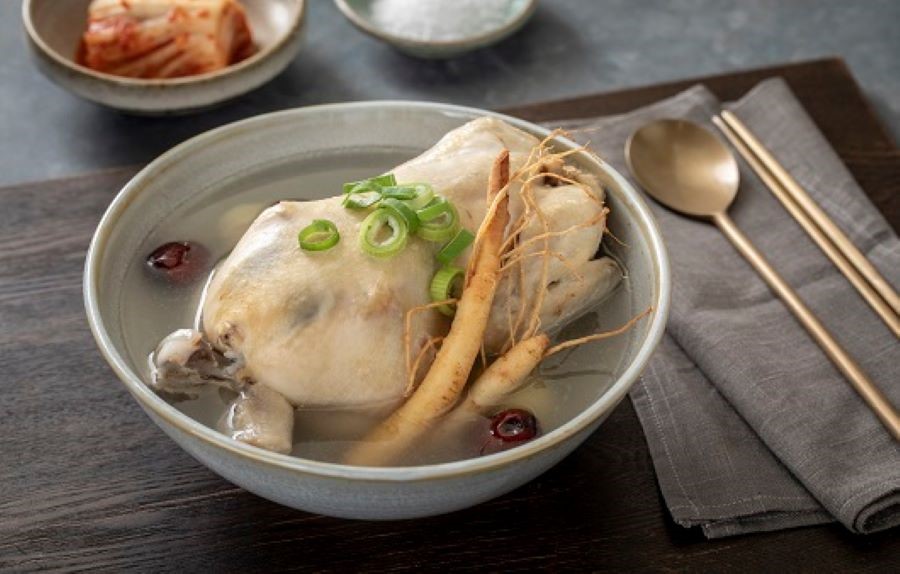 Samgyetang - Gà tần sâm là món ăn được rất nhiều người dân xứ Hàn yêu thích