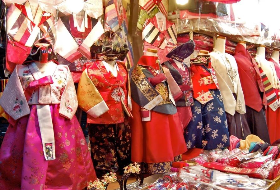 Dongdaemun là khu vực trao đổi và mua sắm nổi tiếng nhộn nhịp