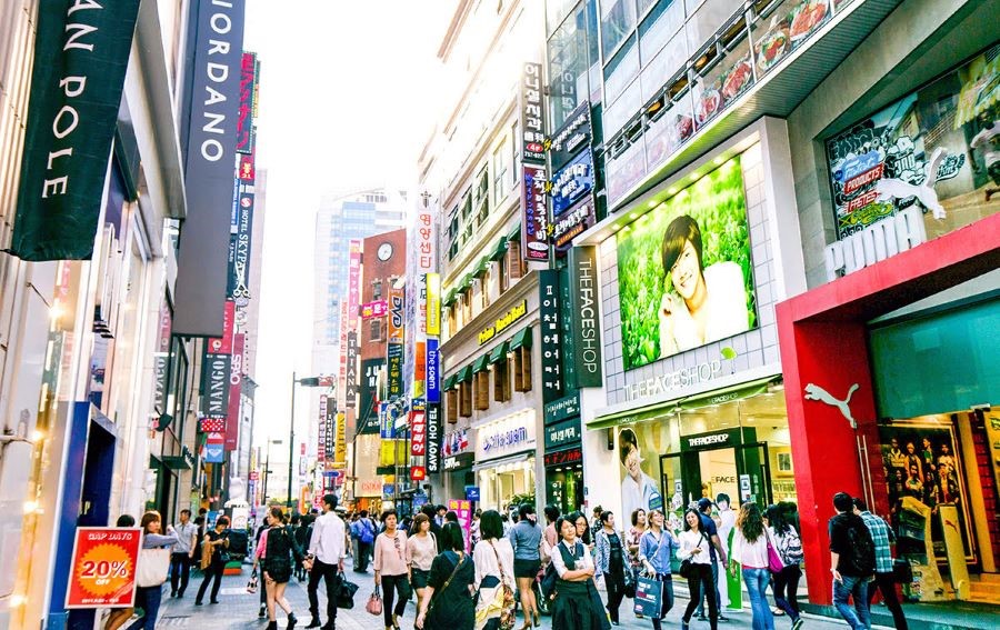 Chợ Myeongdong là một trong những khu chợ nổi tiếng