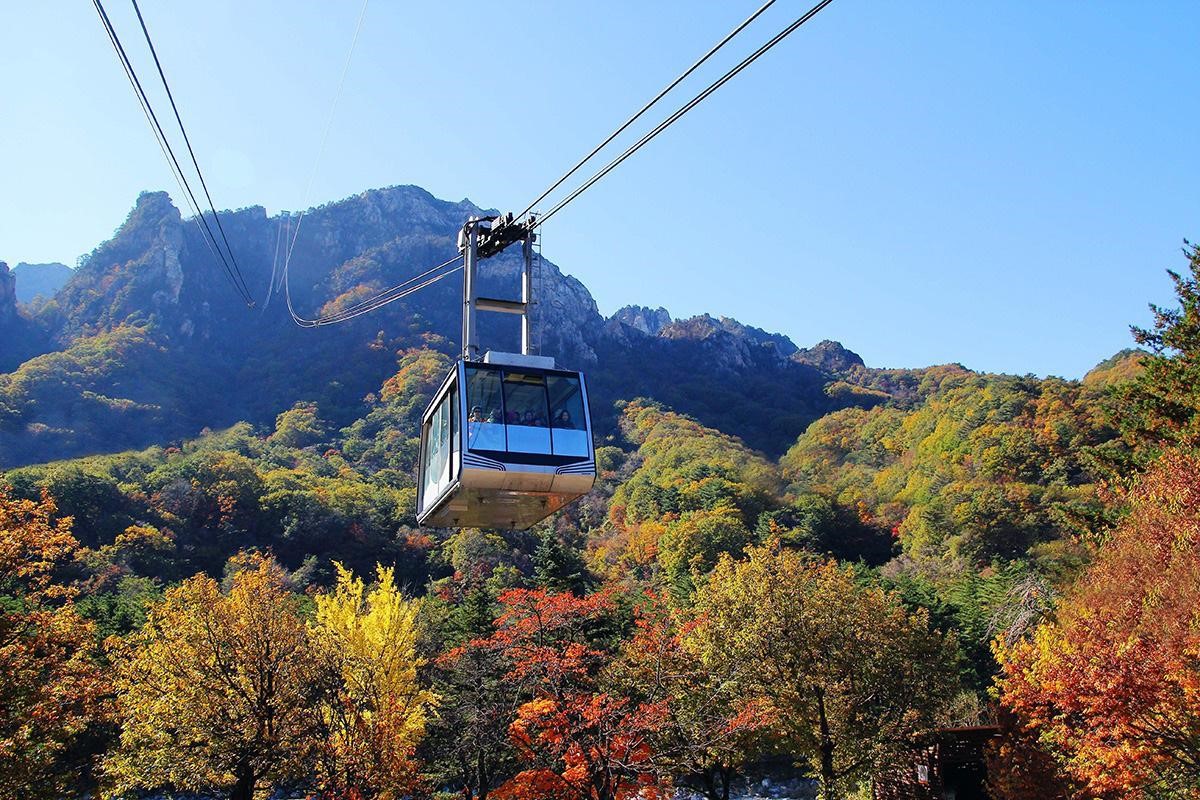 Núi Seoraksan là một trong những ngọn núi nổi tiếng nhất tại xứ sở nhân sâm