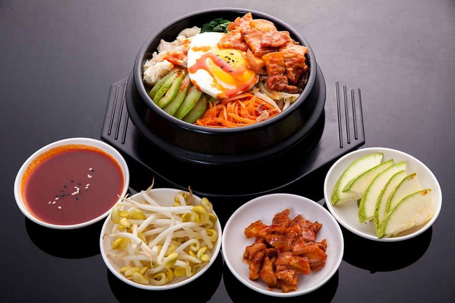 Bibimbap hay còn gọi là cơm trộn Hàn Quốc, là một món ăn vô cùng hấp dẫn