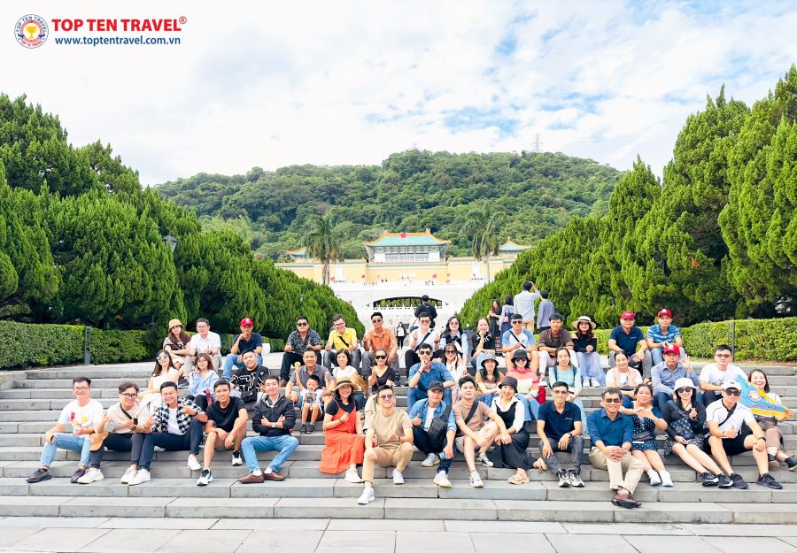 Những vị khách đã yêu thương và tin tưởng vào các dịch vụ, chương trình tour tại Top Ten travel