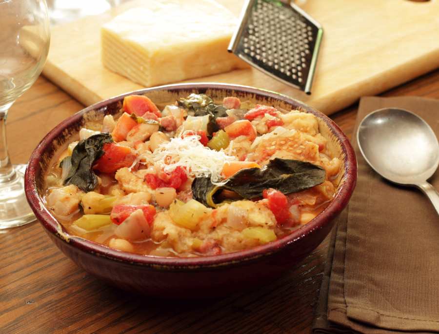 Ribollita là một loại súp rau củ truyền thống của Tuscany