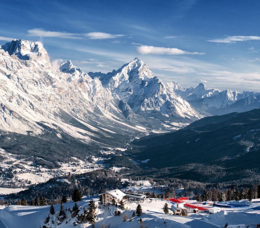 Cortina d'Ampezzo là một trong những đô thị có mùa đông đến sớm nhất tại Ý