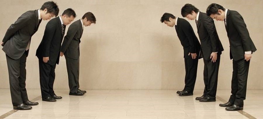 Cúi đầu là một nghi thức chào hỏi đặc biệt của người Hàn Quốc