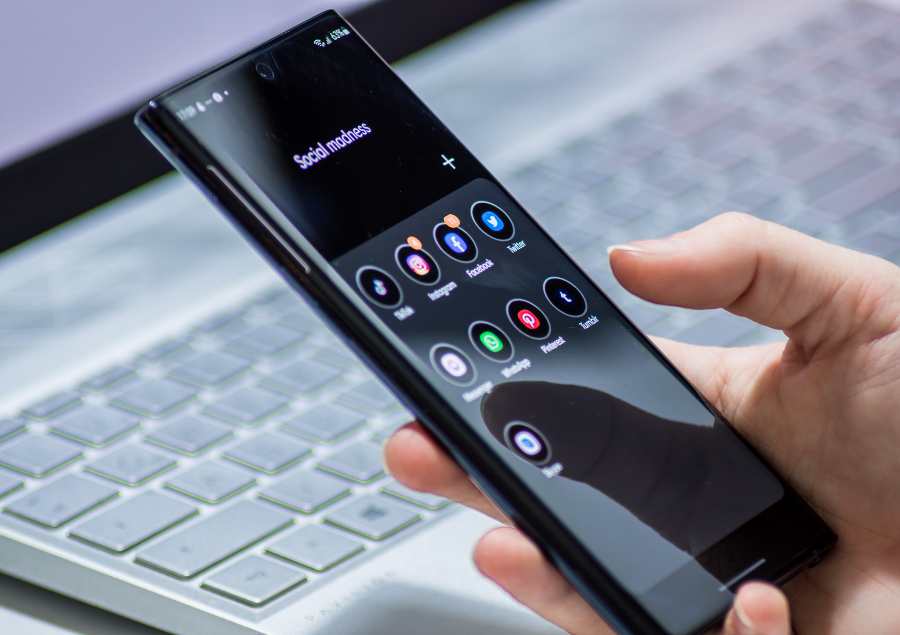 Điện thoại là vật bất ly thân đối với tất cả chúng ta, có điện thoại chúng ta có thẻ tận dụng nhiều tính năng hữu ích