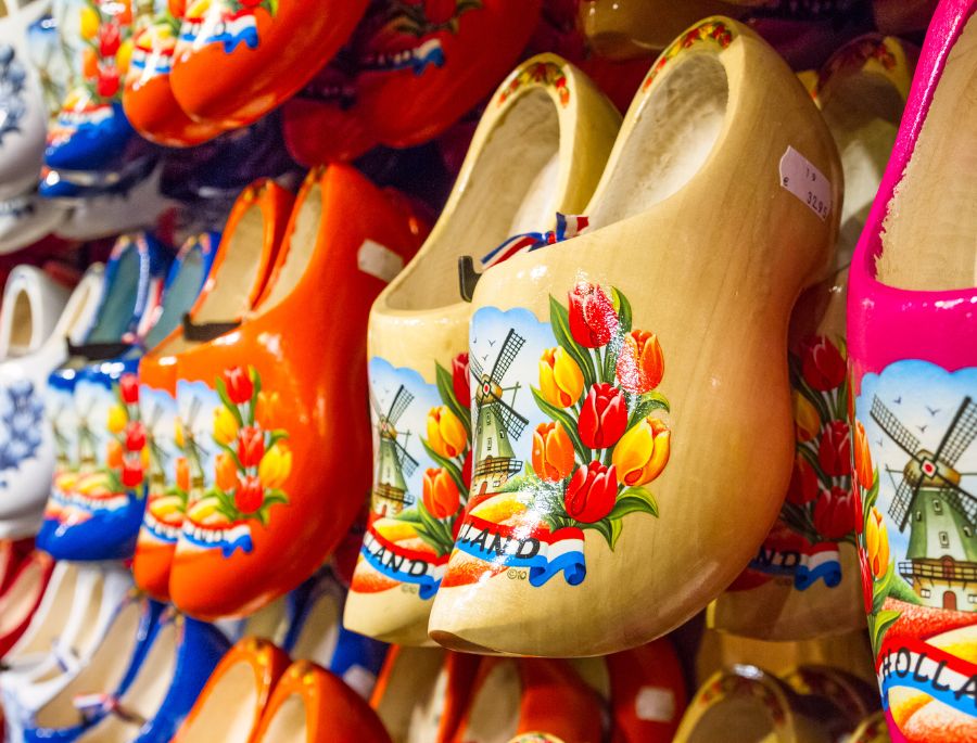 Những chiếc guốc gỗ được xuất khẩu ra thị trường luôn đảm bảo đạt chuẩn về chất lượng và kiểu dáng