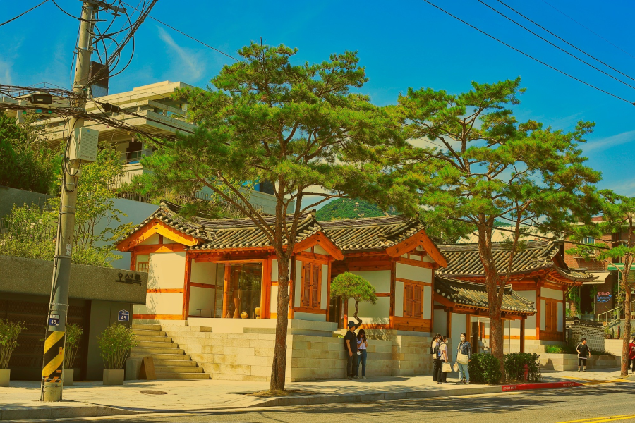 Hanok Bukchon - Làng cổ đẹp nhất Seoul, góc trú ẩn thanh bình giữa lòng phố thị
