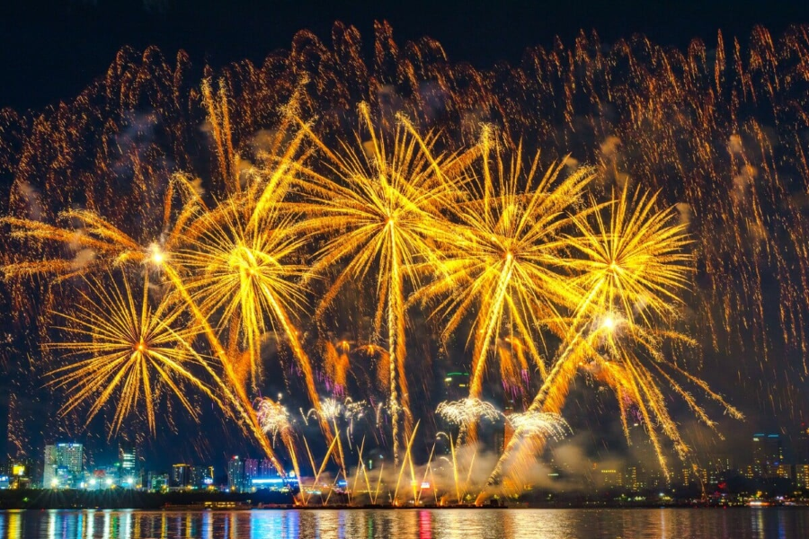 Lễ hội pháo hoa quốc tế Seoul luôn thu hút hàng triệu du khách đến tham gia vào mỗi năm