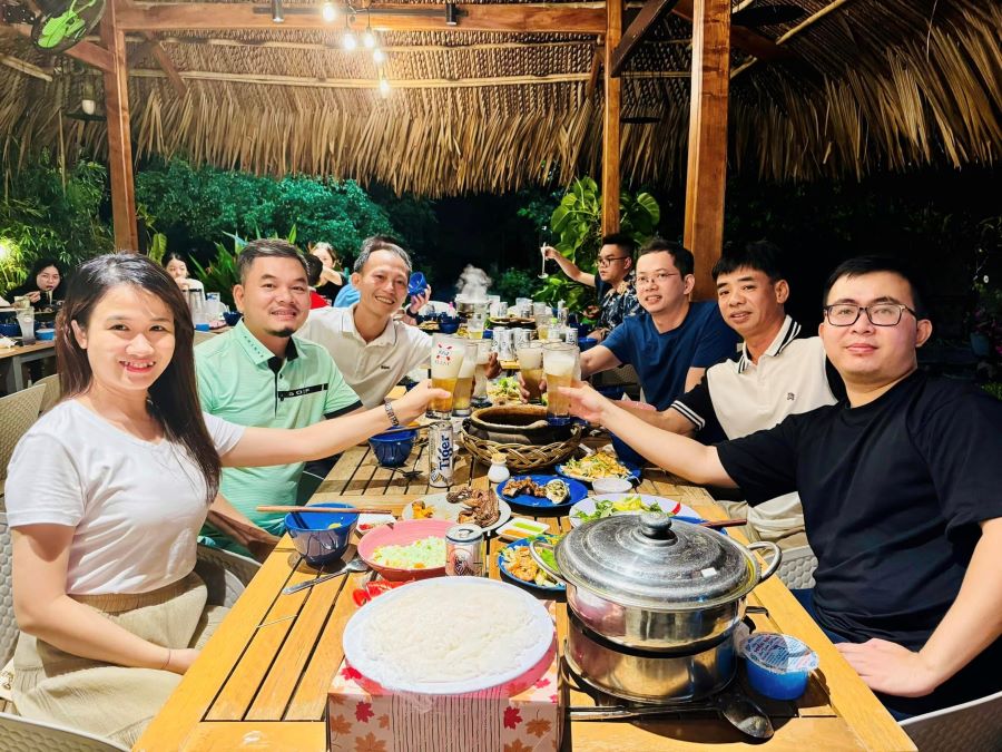 Ông Nguyễn Văn Toàn Phó Tổng Giám Đốc Top Ten Travel đánh giá cao sự phát triển của đội ngũ nhân viên phòng visa