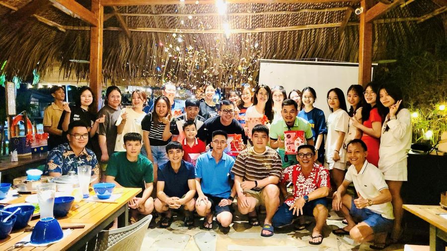 Buổi tiệc tối đầy ấm cúng của phòng visa Top Ten Travel