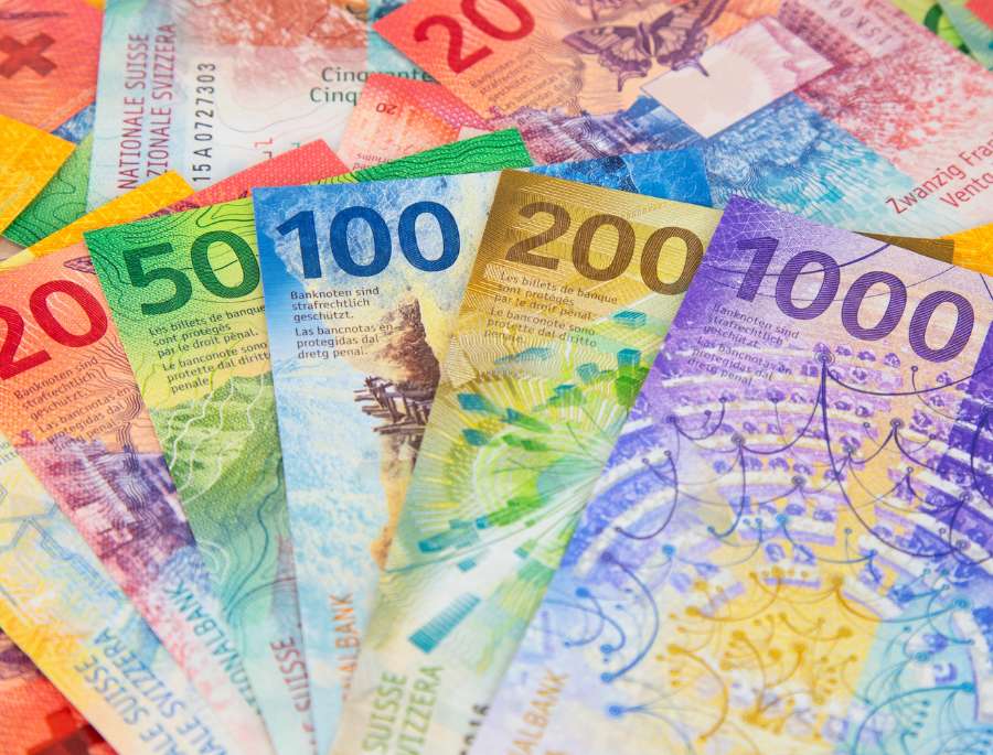 Đồng tiền chính thức ở Thụy Sĩ là Franc, đồng tiên này có nhiều màu sắc và rất dễ phân biệt