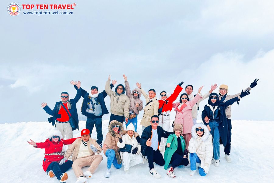 Trải nghiệm vui đùa cùng tuyết trắng trên đỉnh núi Titlis