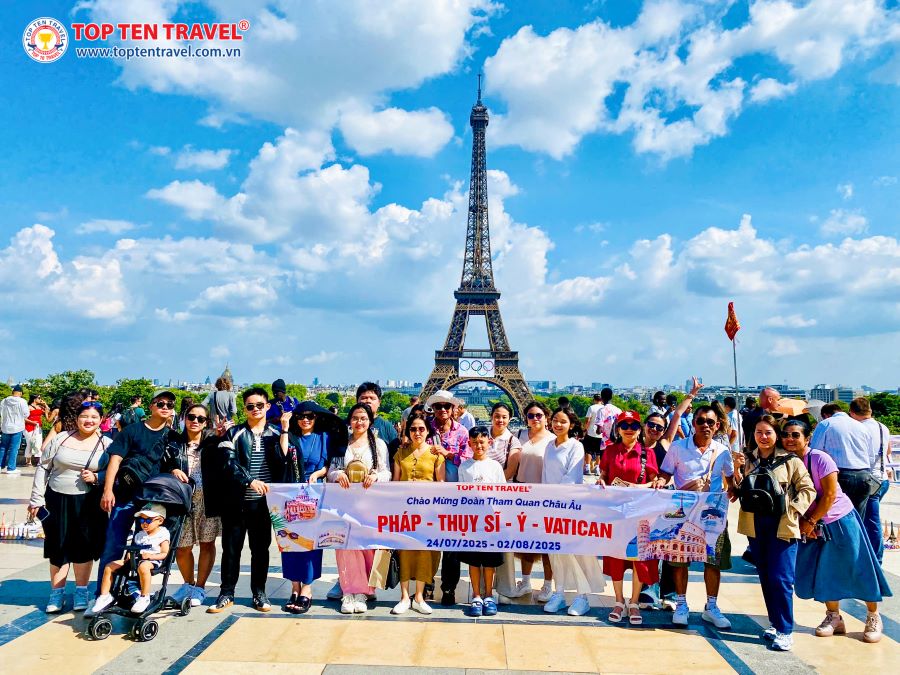 Đoàn khách Châu Âu khám phá các địa điểm đẹp tại Pháp