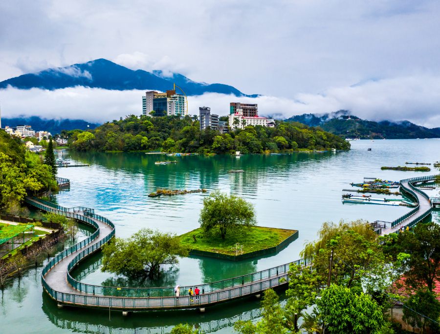 Hồ Nhật Nguyệt 