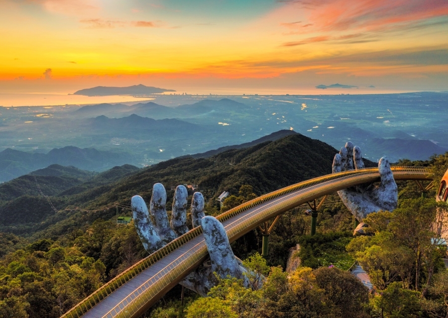 Cầu Vàng - Biểu tượng du lịch trên đỉnh Ba Nà Hills