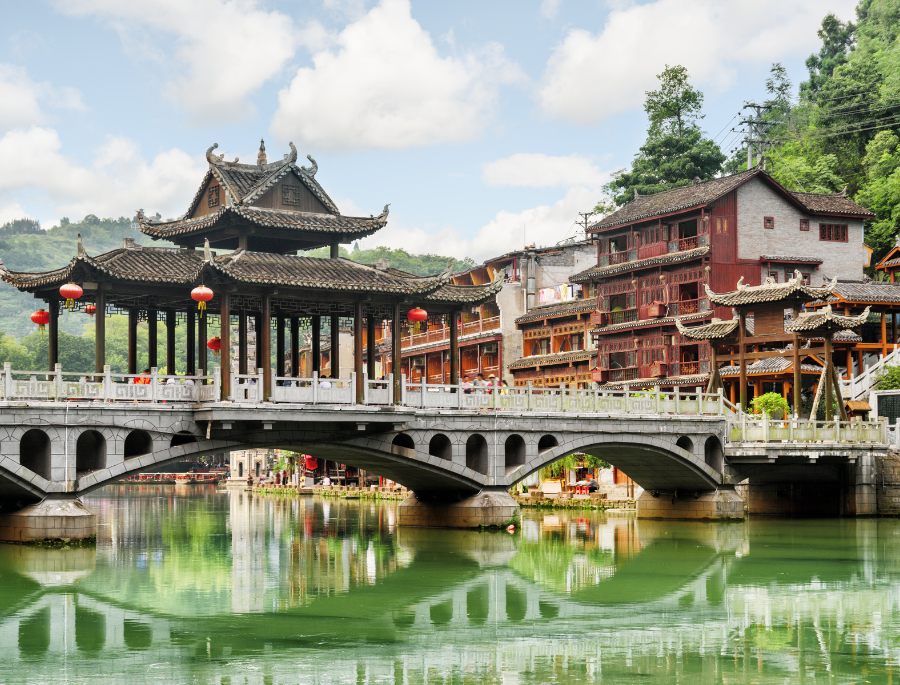 Phượng Hoàng Cổ Trấn