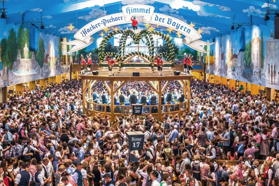 Oktoberfest là lễ hội bia lớn nhất thế giới và cũng là biểu tượng văn hóa của nước Đức